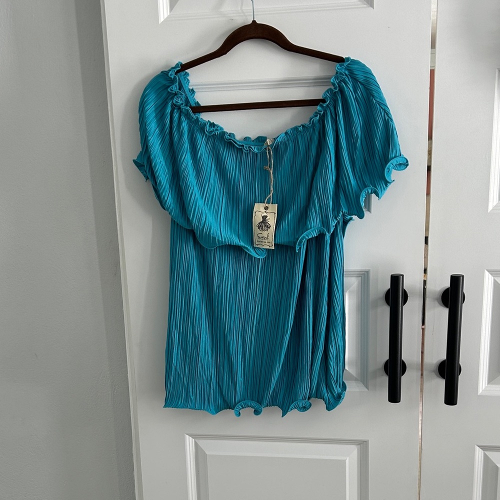 Easel Los Angeles Women's Teal Pleated Blouse large